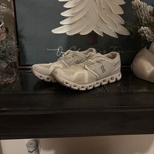 On Cloud 6 Shoes / Sneakers - White